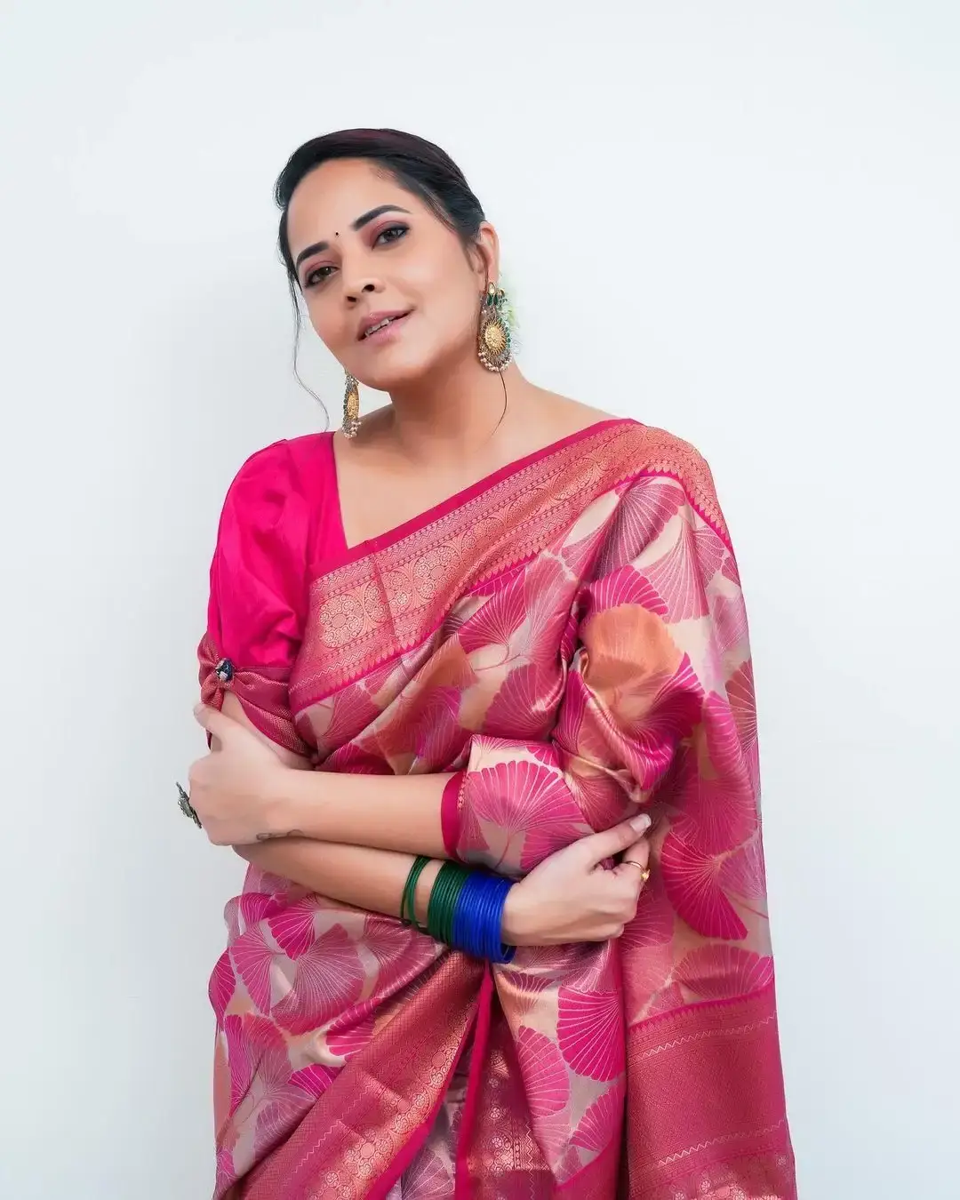 HYDERABAD ACTRESS ANASUYA BHARADWAJ IN RED PATTU SAREE 10